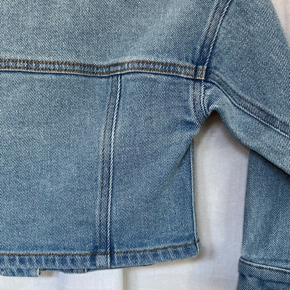 🎉 3 For $20 GB Girls Cropped Denim Jacket Size 6 Light Blue Button Closure NWT - Picture 7 of 7